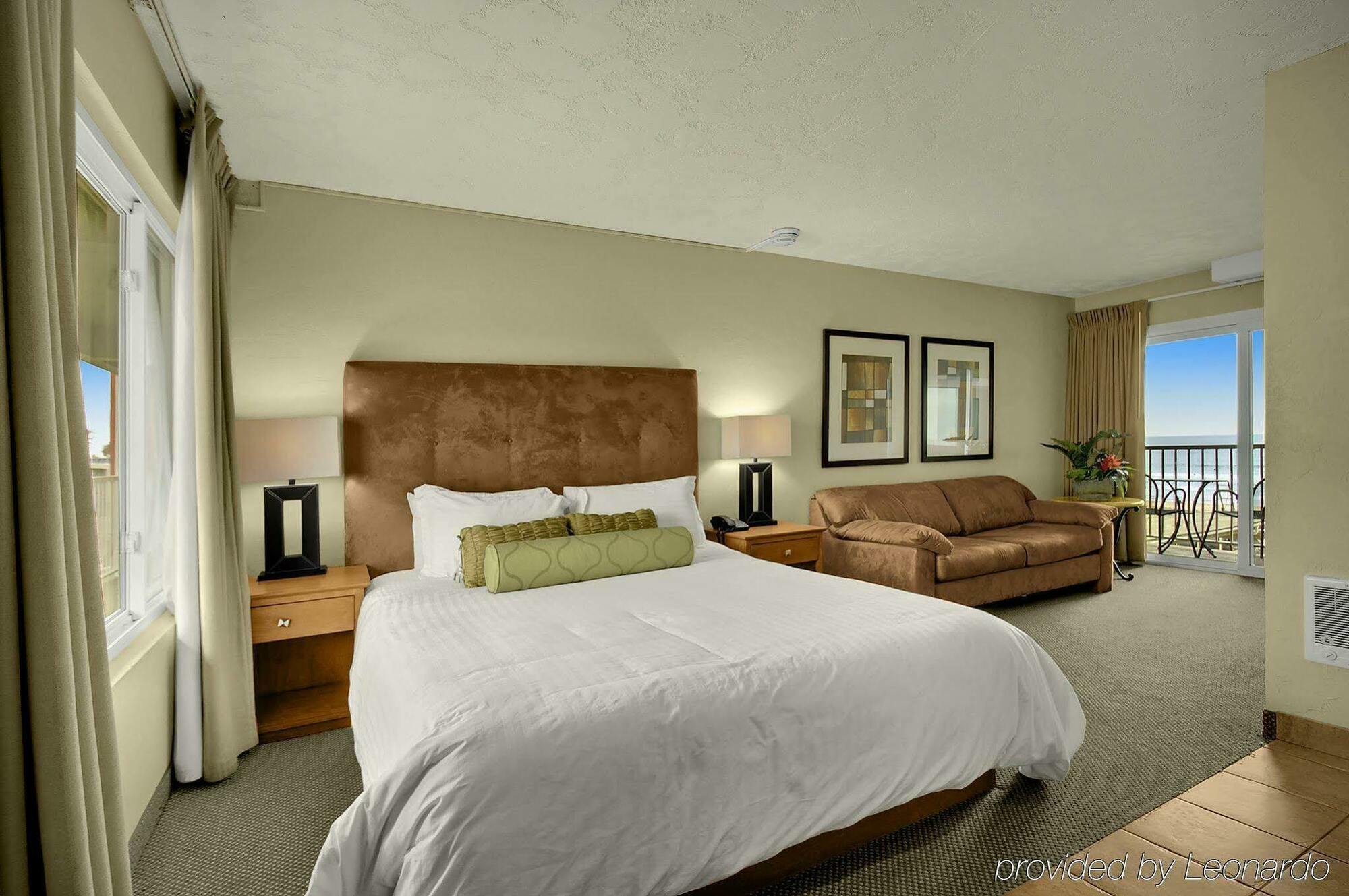 Surfer Beach Hotel San Diego Room photo